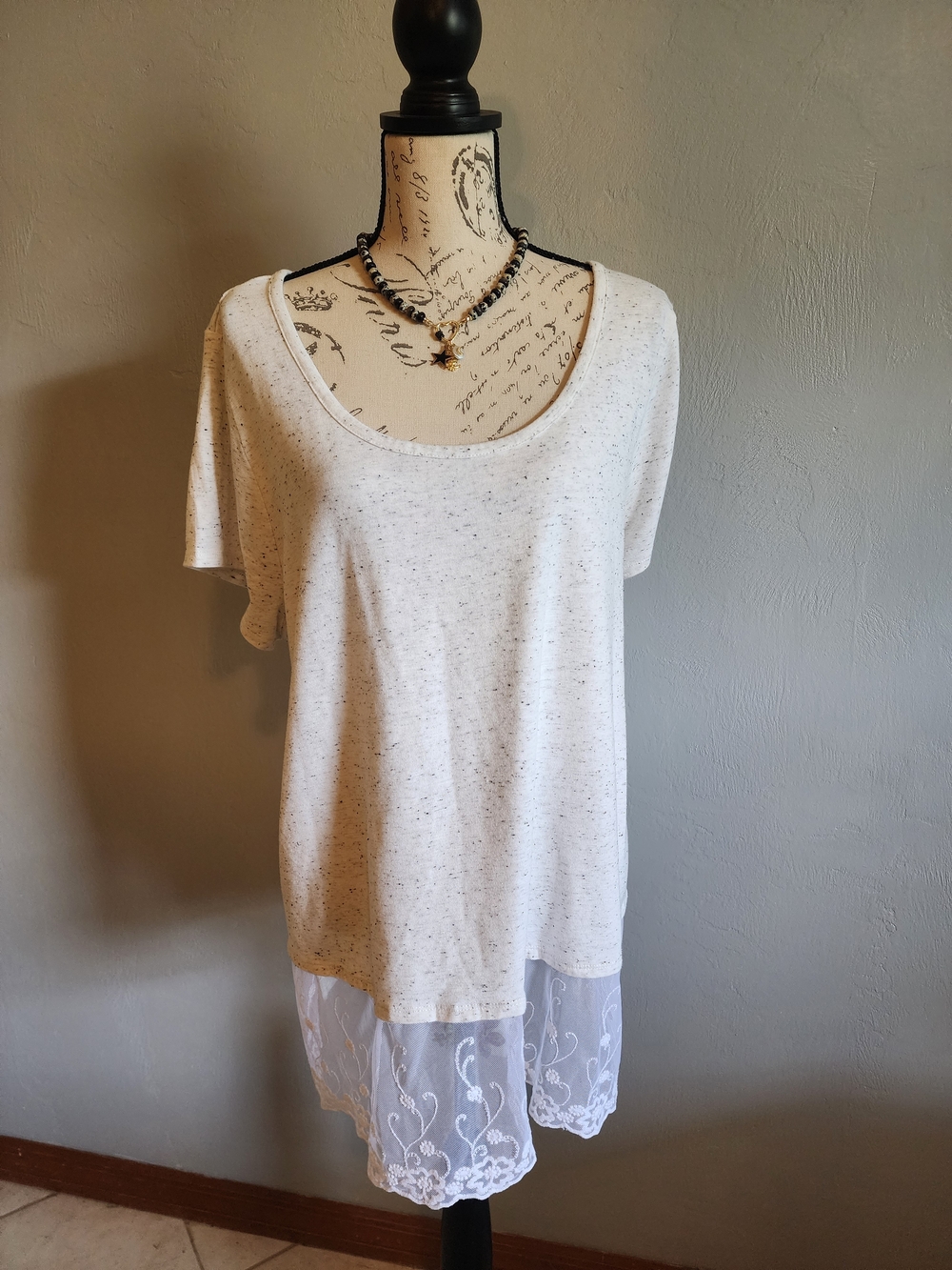 Lane Bryant White Speckled Scoop Neck Tunic with Lace Trimmed Hem